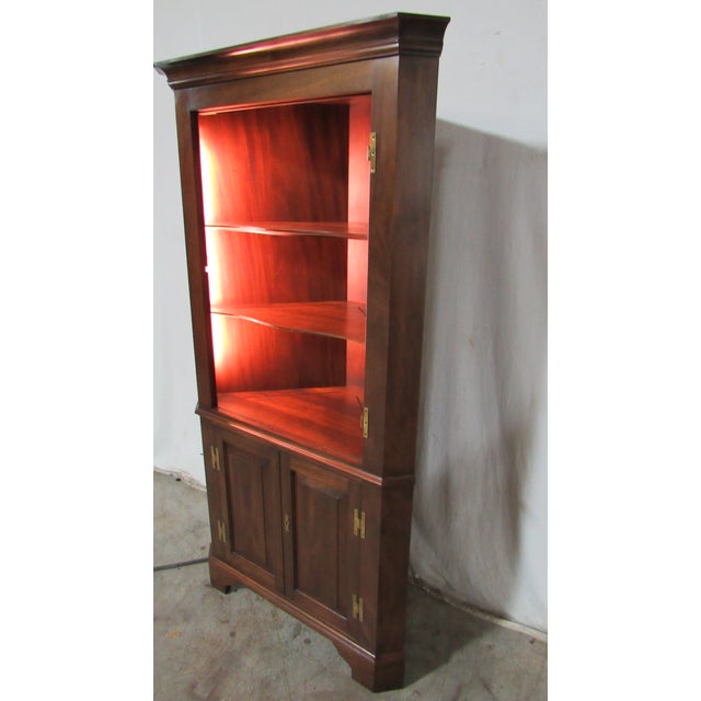 Traditional 1980s Henkel Harris Mahogany Corner Cabinet Hutch Cupboard For Sale - Image 3 of 12