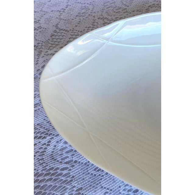 Traditional 1990s Tachikichi Japan White Oval Serving Bowl For Sale - Image 3 of 5