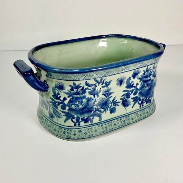 1950s Vintage Boho Chic Chinoiserie Hollywood Regency Celadon and Blue Foot Bath Catchall For Sale - Image 6 of 14