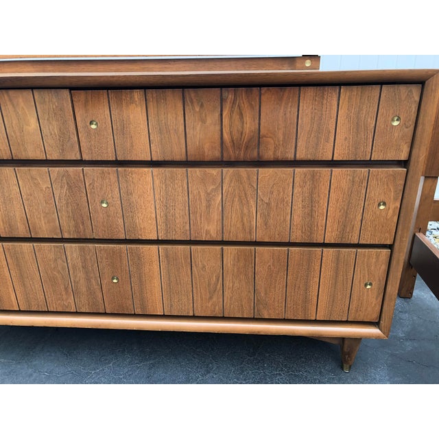 1960s Mid Century Modern Kroehler Dresser With Mirror Chairish