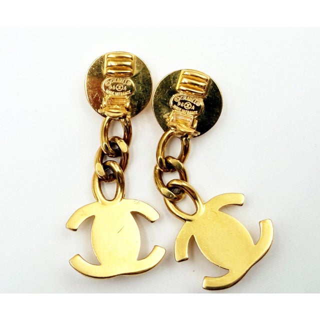 1990s Chanel Vintage Gold Plated Button Chain CC Turnlock Dangle Clip on Earrings, A Pair For Sale - Image 5 of 6