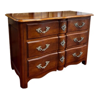 Vintage French Provincial Style Commode Chest of Drawers For Sale