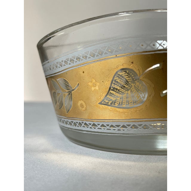 Mid 20th Century Vintage Leaf Pattern Gold Trimmed Bowl For Sale - Image 5 of 11