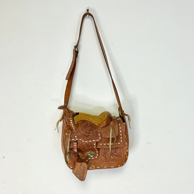 A perfect accent handbag for your fall Southwestern Navajo fashion that is currently trending. This tooled leather bag is...