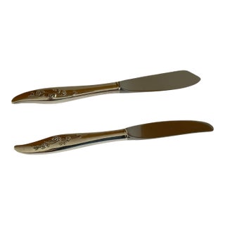Vintage Oneida Heirloom Young Love Sterling Silver Hollow Handle Master Butter Knife & Butter Knife Spreader 1958-1972 - a Pair For Sale