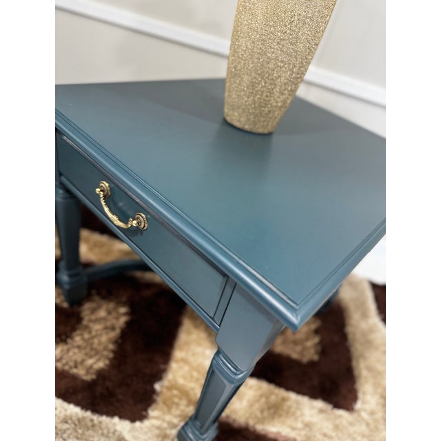 Broyhill 1990s Beautifully Restored End Table / Accent Table For Sale - Image 4 of 5