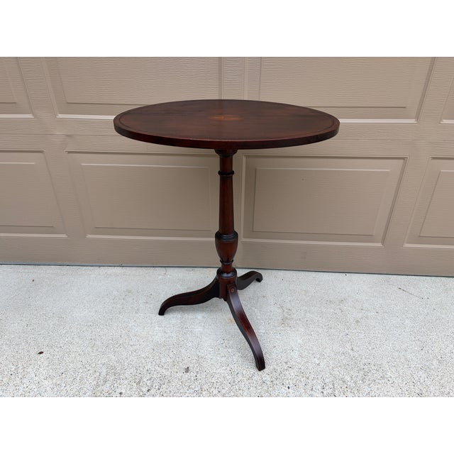 1938 American Museum Collection Federal Mahogany Tilt-Top Table With Eagle Inlay For Sale - Image 11 of 17