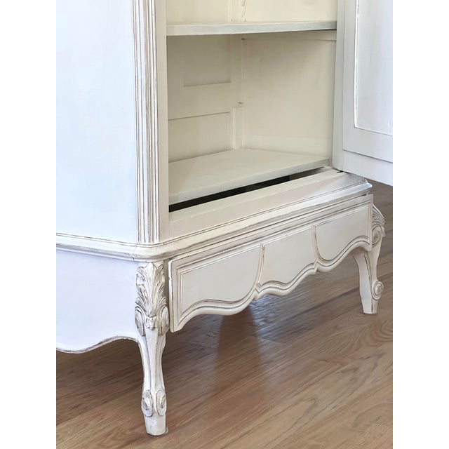 19th Century French Hand-Carved Mirrored Armoire – Single Door, Ornate Crest, Distressed White For Sale - Image 4 of 12