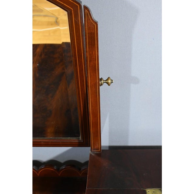 English Dressing Table in Mahogany For Sale - Image 10 of 18