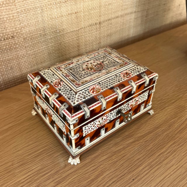 English Antique 19th C Anglo Indian Vizagapatam Sandalwood Jewellery/Trinket Box For Sale - Image 3 of 7