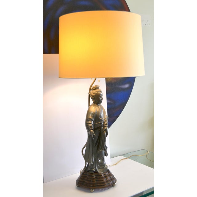 1950s Modernist Oriental Pewter Wood Sculpture Table Lamp With Shade For Sale - Image 4 of 11