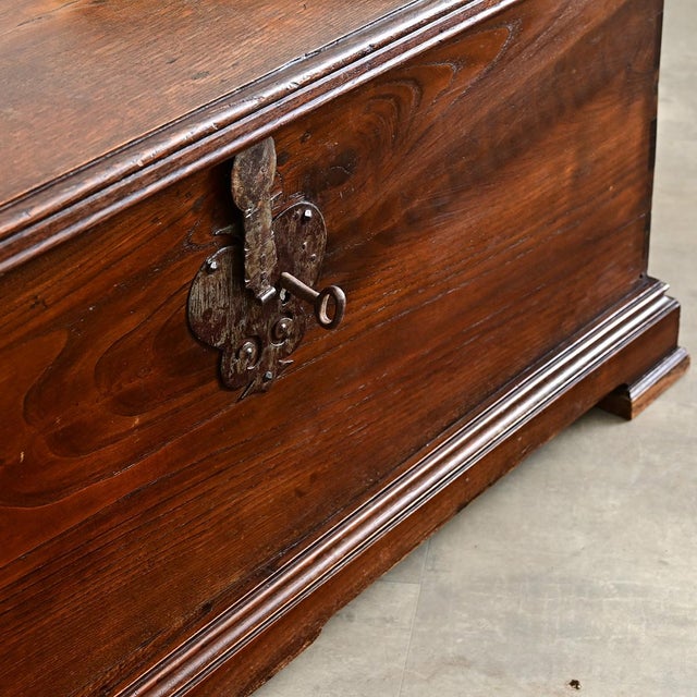English 19th Century or Earlier Mahogany Blanket Chest For Sale - Image 9 of 11