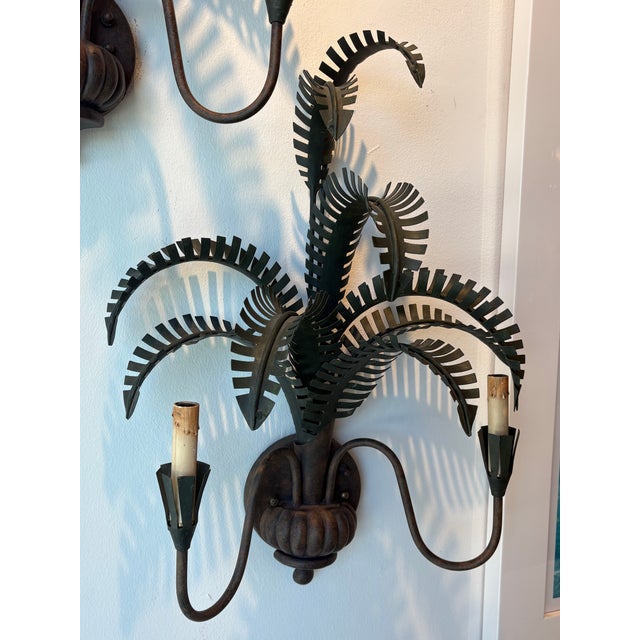 Vintage Pair Palm Tree Frond Leaf Wall Light Sconces Metal Tole Tropical Coastal For Sale - Image 9 of 12