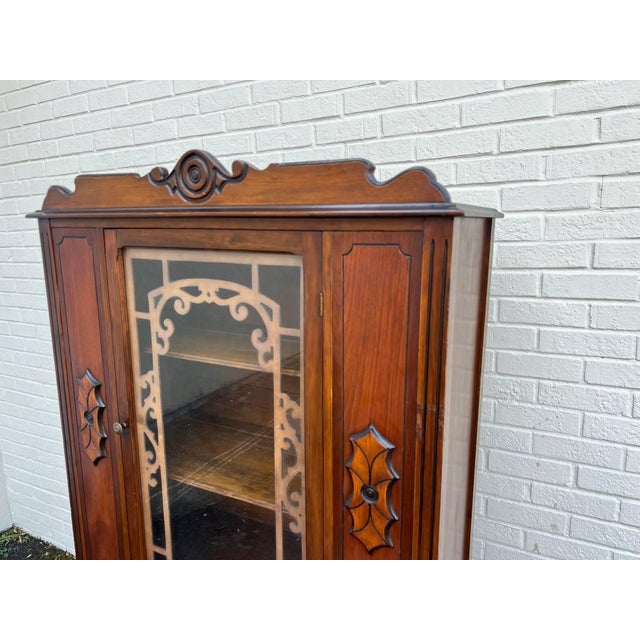 English Early 20th Century Jacobean Revival Style Walnut Display China Cabinet For Sale - Image 3 of 14