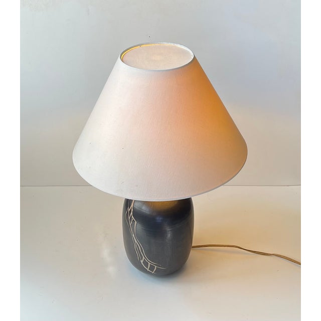 1980s Danish Modern Satin Black Ceramic Table Lamp by Aino Grib, 1980s For Sale - Image 5 of 9