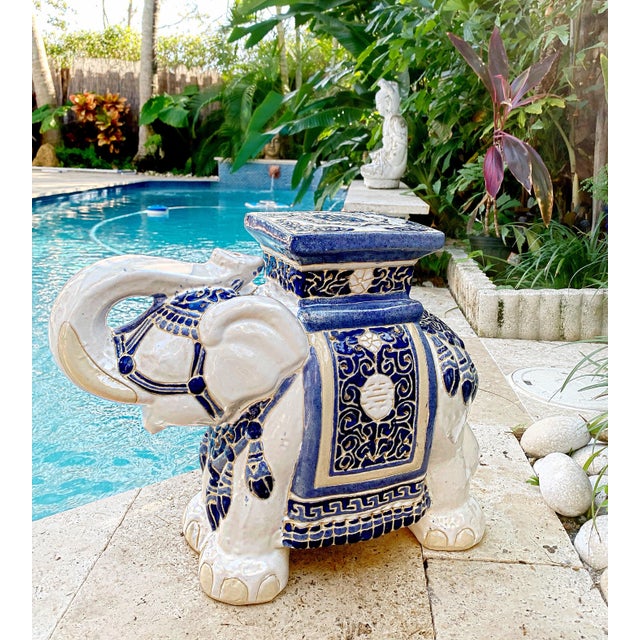 Chinoiserie Vintage Blue & White Ceramic Elephant Garden Stool / Side Table / Plant Stand – Chinoiserie For Sale - Image 3 of 10