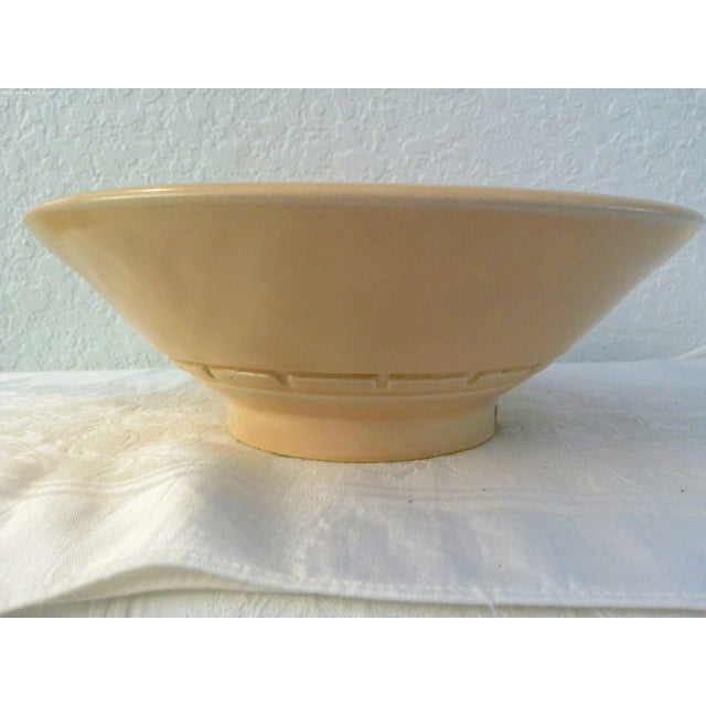1990s Southwestern Pale Pink Abstract Pottery Bowl For Sale - Image 4 of 5
