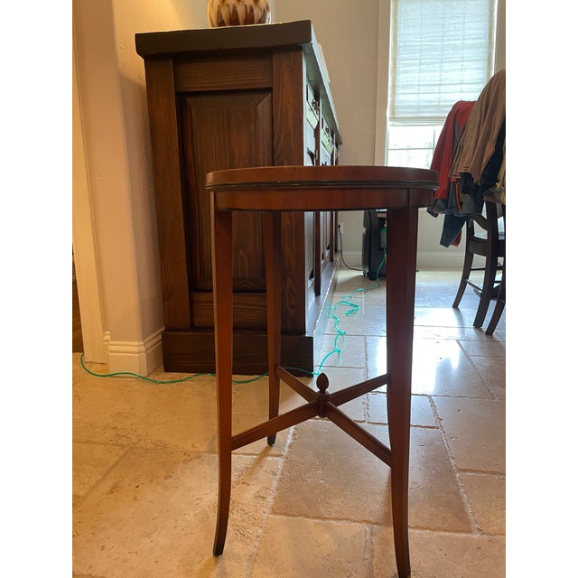 Hollywood Regency Vintage Grand Rapids Mahogany Oval Side Table With Leather For Sale - Image 3 of 4