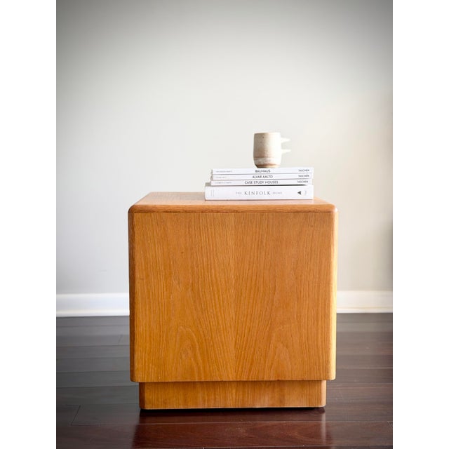 Mid-Century Modern Vintage Waterfall Oak Cube Side Table Pedestal End Table in the Style of Dunbar and Milo Baughman For Sale - Image 3 of 11