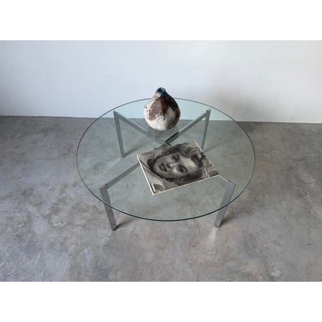 1970s Mid-Century Modern Knoll Barcelona-Style Chrome X-Base Round Glass Coffee Table For Sale In Miami - Image 6 of 12