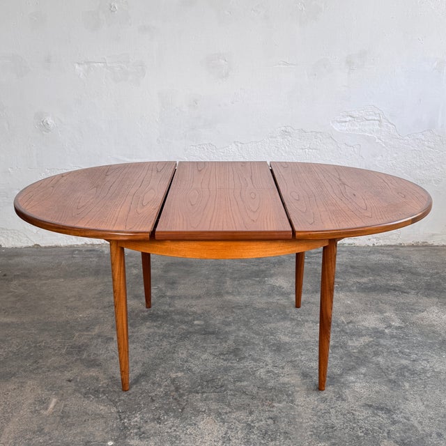 Wood Round Extending Dining Table in Teak from G-Plan, 1970s For Sale - Image 7 of 13