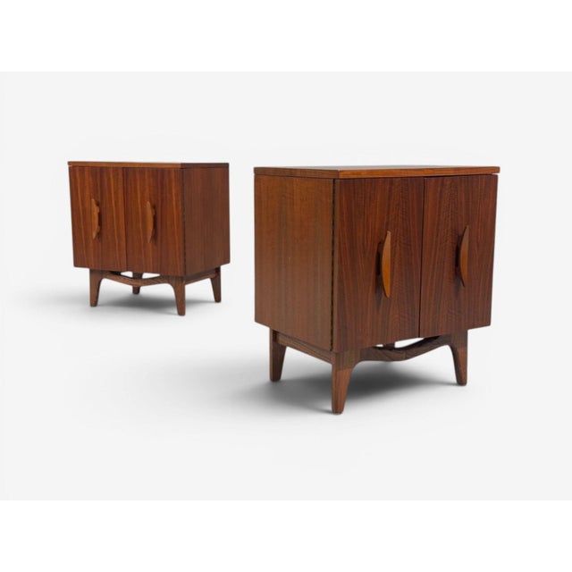 1960s Young Manufacturing, Modern Nightstands, Walnut, Usa, 1960s For Sale - Image 5 of 14