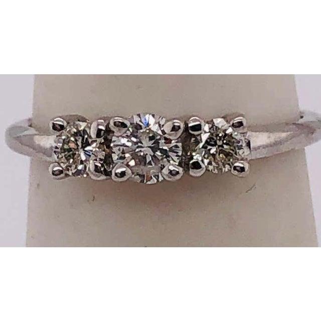 14 Karat Gold Three-Stone Diamond Engagement Anniversary Bridal Ring 0.75 TDW, Size 6.25 For Sale - Image 9 of 10
