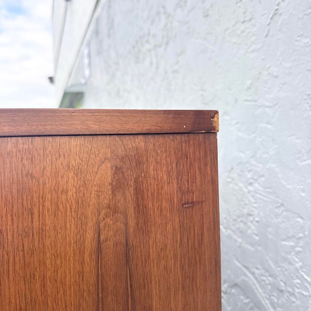 Mid Century Modern Walnuts Laminate Top China/Display Cabinet by Stanley Furniture For Sale - Image 12 of 12