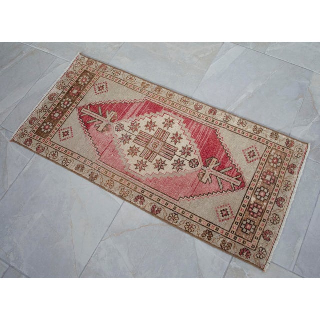 1970s Front of Kitchen Sink Rug, Hand Made Bath Mat Muted Colors Small Rug Entry Decor -1′7″ × 3′5″ For Sale - Image 10 of 13