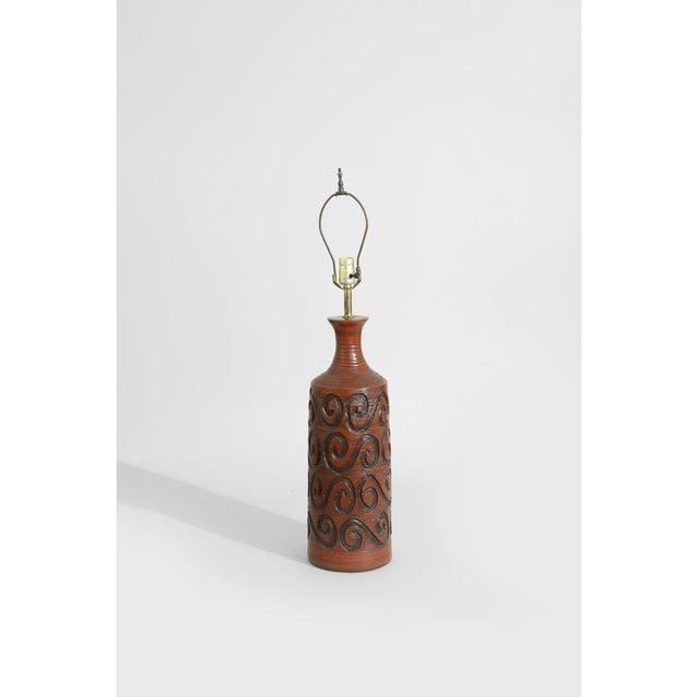 Mid-Century Modern Spiral Brutalist Table Lamp For Sale - Image 3 of 5