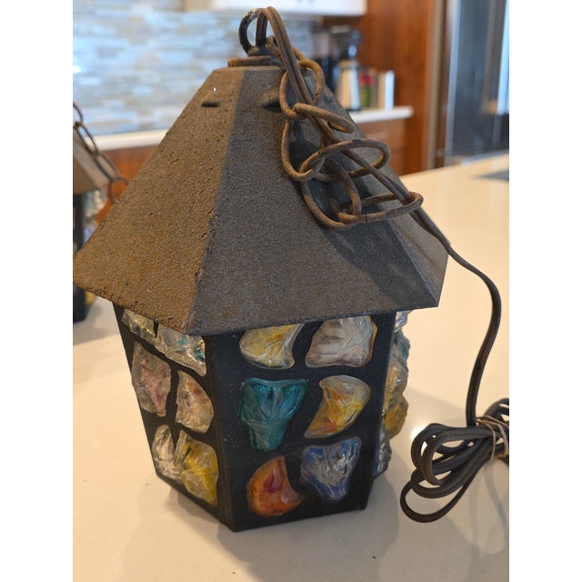 This listing consists of a 1950 Peter Marsh arts & crafts chuncky rock glass lamp from England. It's a midcentury hanging...