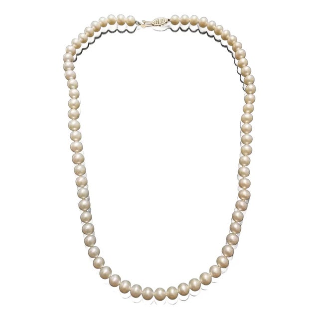 Akoya Pearl Necklace in 14k With Pink Undertones For Sale