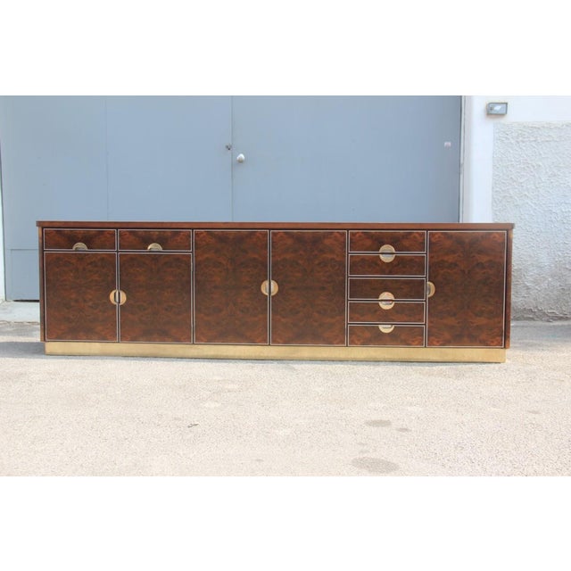 Walnut Burl and Brass Sideboard by Carlo Torriggiani, 1970 For Sale - Image 3 of 16