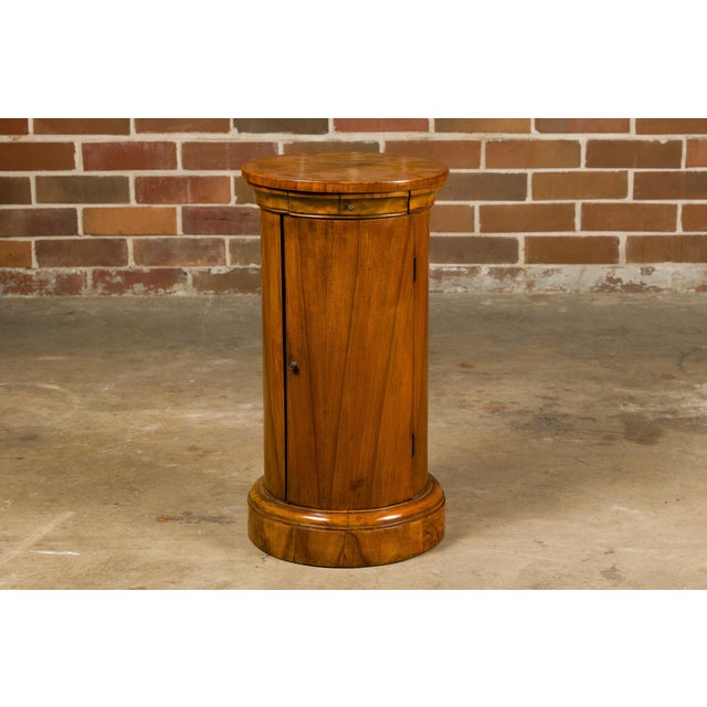 Italian 19th Century Walnut Drum Table with Single Door and Bookmatched Top For Sale - Image 9 of 11