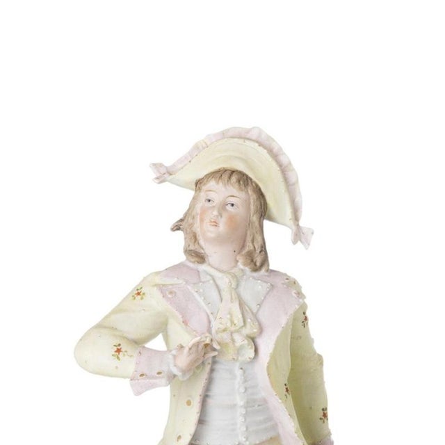 Porcelain - Pair of gallant figures in biscuit porcelain - 19th century. European sculptures from the 19th/20th centuries;...