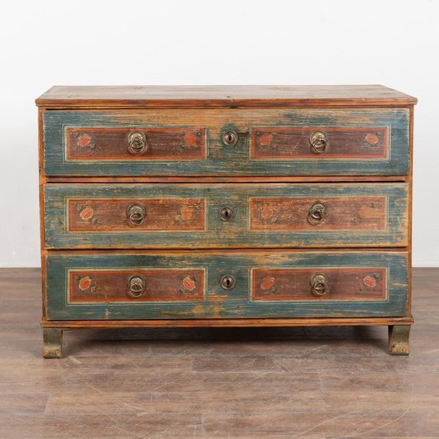 Folk Art 19th-Century Original Hand-Painted Pine Chest of Three Drawers For Sale - Image 3 of 14