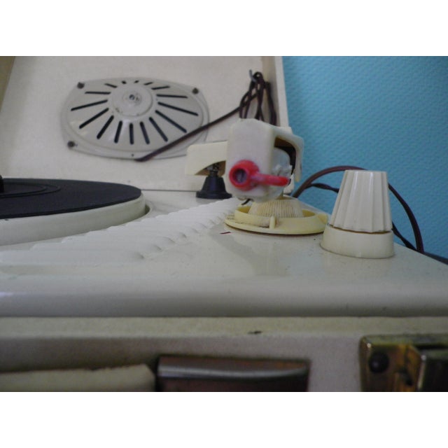 Vintage Melodyne Portable Record Player, 1960s For Sale - Image 4 of 12