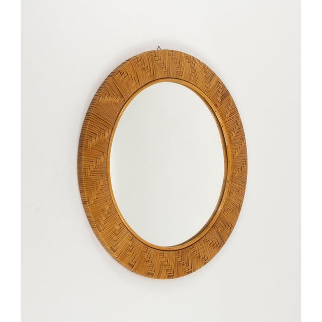 1970s Mid-Century Round Rattan and Wicker Wall Mirror in the style of Vivai del Sud, Italy, 1970s For Sale - Image 5 of 11