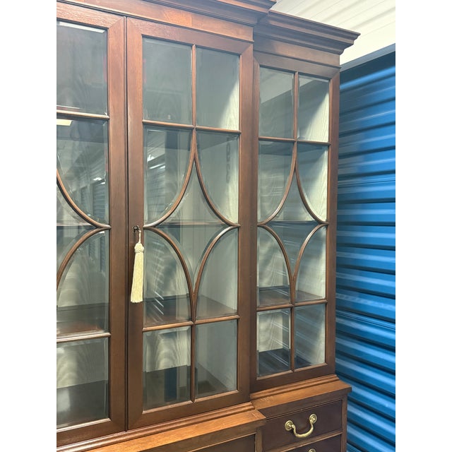 1970s Federal Style Henredon Breakfront China Cabinet For Sale - Image 18 of 18
