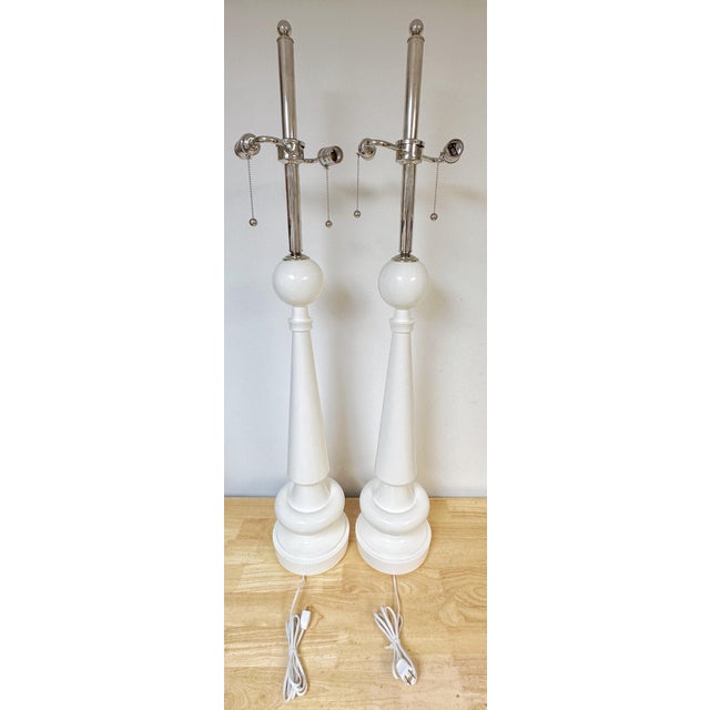 Pair of Monumental Mid-Century White Lacquer and Nickel Sculptural Table Lamps For Sale - Image 4 of 9