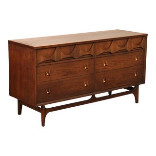 1960s Broyhill Brasilla Mid-Century Modern Walnut Dresser For Sale