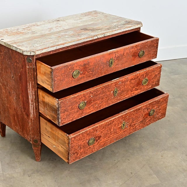 Swedish Gustavian Period 18th Century Painted Commode For Sale - Image 4 of 14