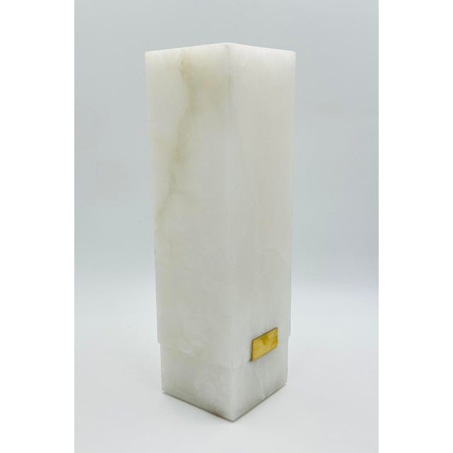 Modern Visual Comfort Kelly Wearstler “Covet” Alabaster Rechargeable Table Lamp For Sale - Image 3 of 16