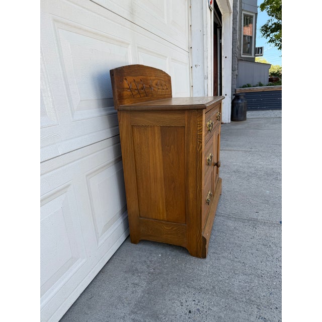 Antique Oak Washstand With Carved Backsplash, Cabinet and Brass Hardware For Sale In New York - Image 6 of 12