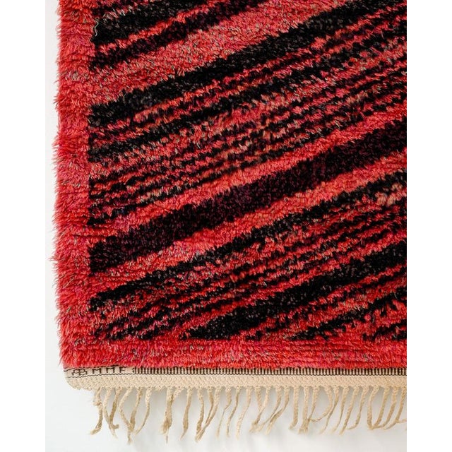 Rare and early Swedish mid century modern rug in red and black shaggy pattern by Barbro Nilsson produced by "MMF" Märta...