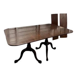 1960s Henkel Harris Georgian Pedestal Dining Table With 2 Extension Leafs For Sale