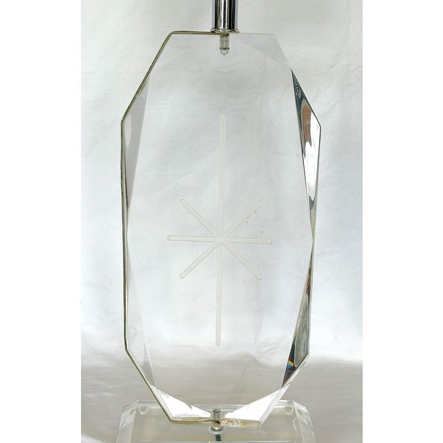 Vintage Lucite Gem Edge Faceted Table Lamp With Starburst Etching For Sale - Image 16 of 16