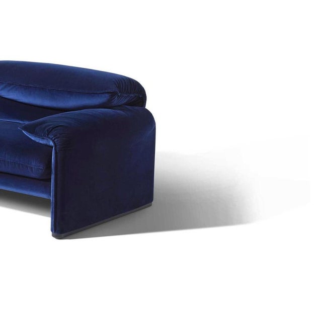 Maralunga Two-Seater Sofa by Vico Magistretti for Cassina For Sale - Image 3 of 15
