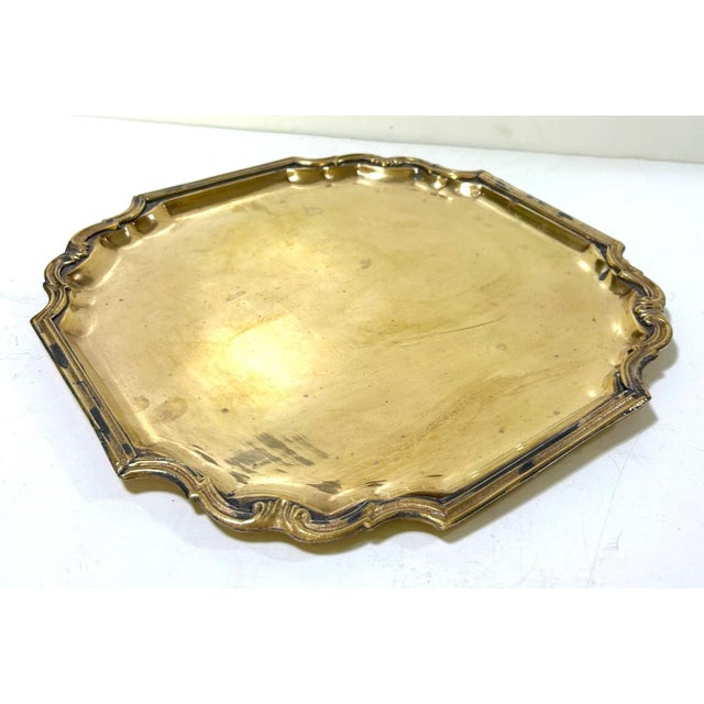 Vintage Square Brass Tray With Scalloped Corners – Hollywood Regency Brass Tray For Sale - Image 11 of 12