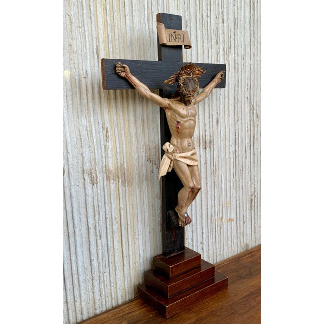 Early 20th Century Art Decò Hand Carved Wooden Crucifix with Stunning Bronze Corpus of Christ For Sale - Image 17 of 18